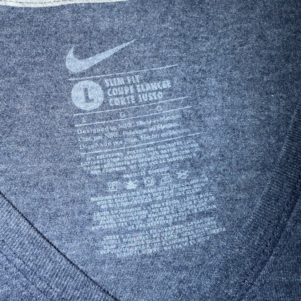 Nike Yankees Navy V-Neck Tee - Picture 2 of 2